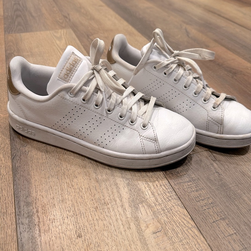 Adidas cloudfoam white sneakers